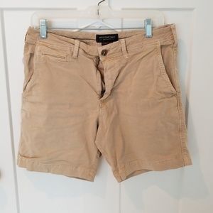 American Eagle Khaki / Tan 5 Pocket Short. Size 31